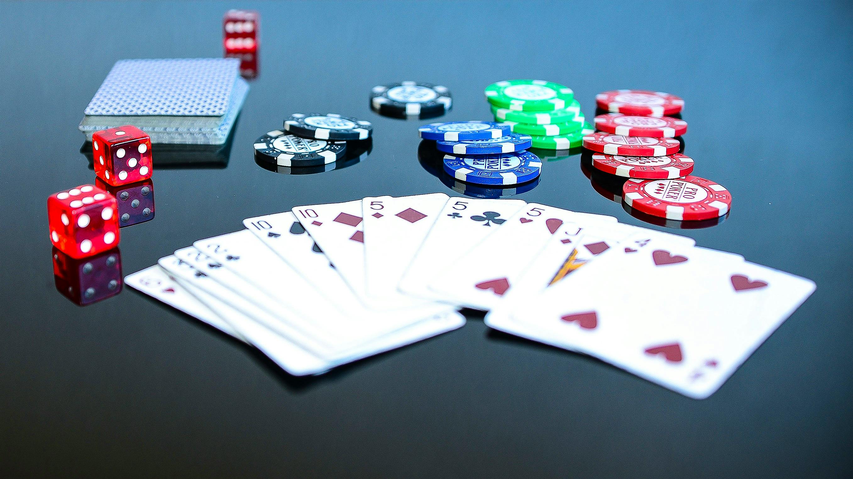 Азартные игры проблема. Покер. Покер обои. Азартные игры. Казино фон.