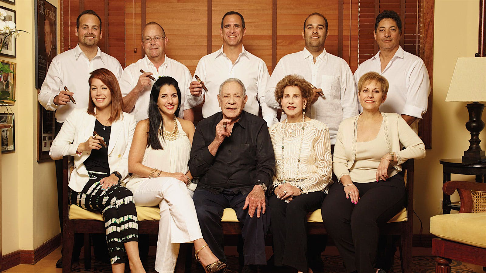 Padrón in 2014, surrounded by family.