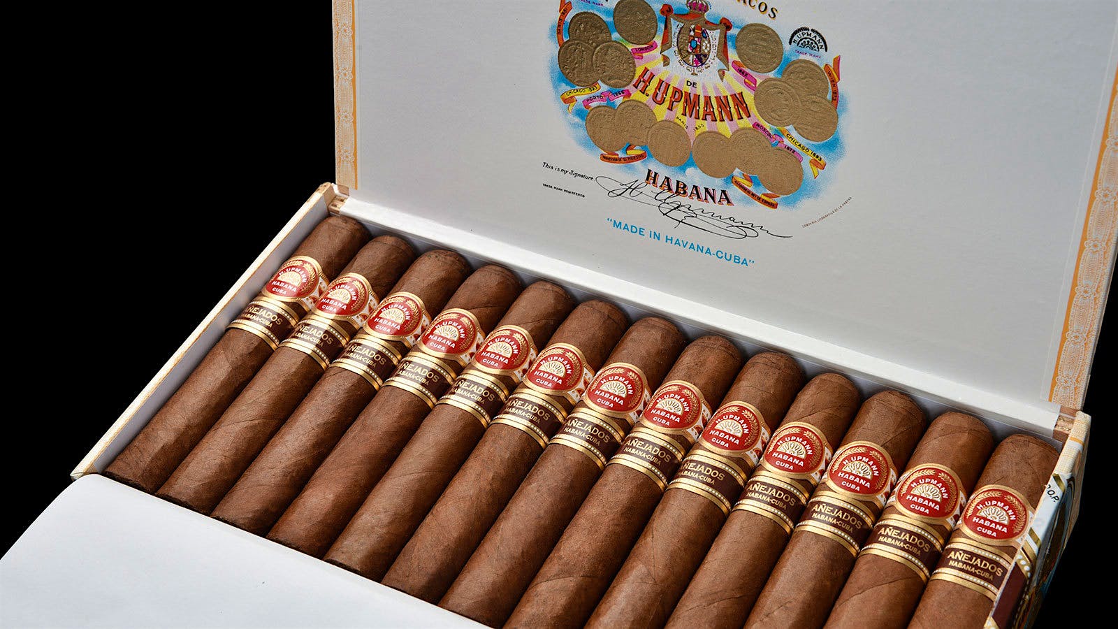 Each cigar in this box of H. Upmann Robusto Añejado is identical in size and wrapper shade.