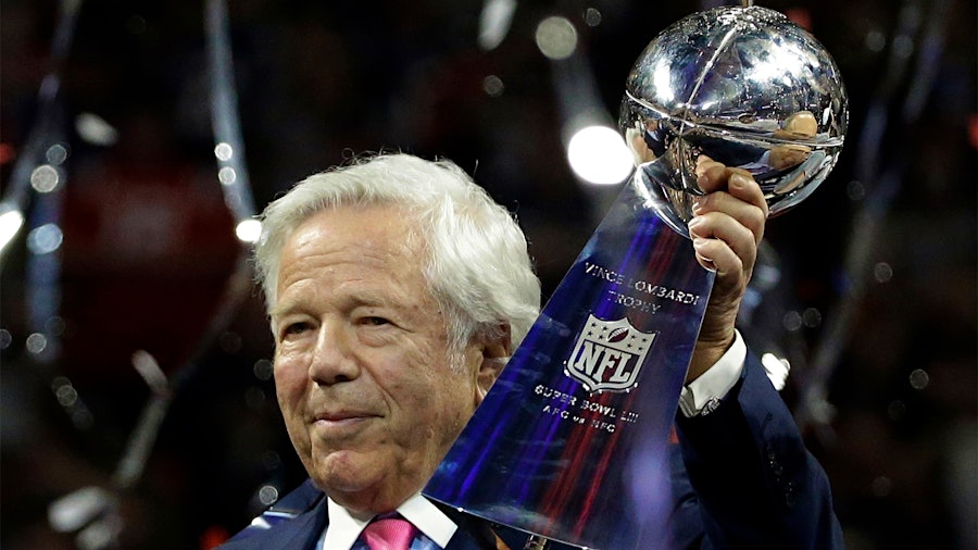 Patriots Celebrate Super Bowl Win With Padrón Cigars