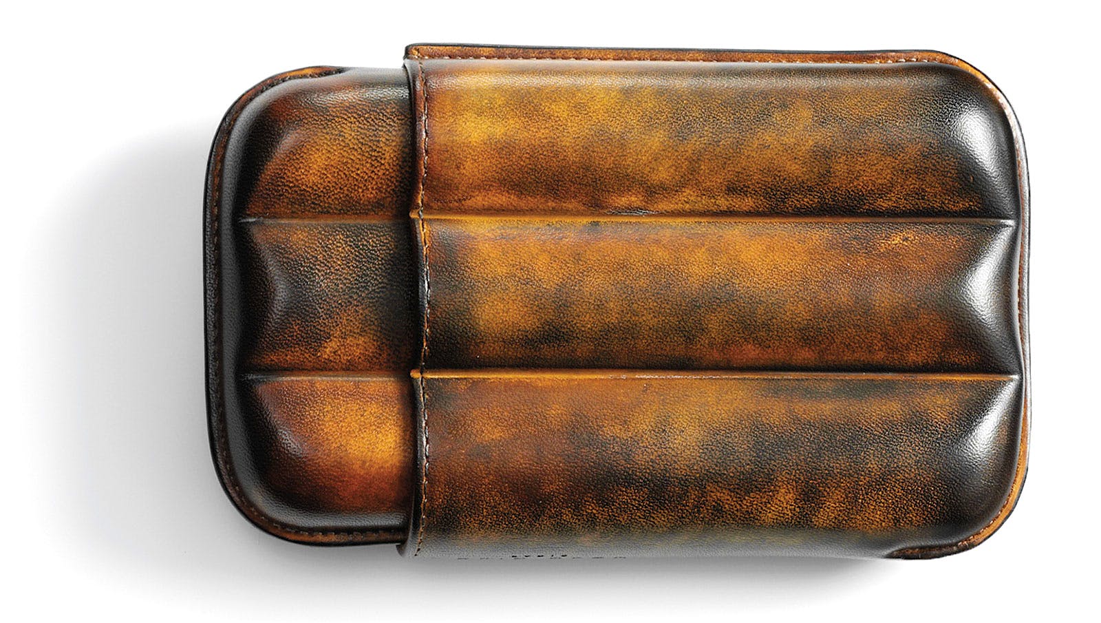 Elie Bleu’s Havana Patina Leather 3 Cigar Case is meticulously oiled and colored to achieve a patina reminiscent of the rich, deep hues of aged leather.