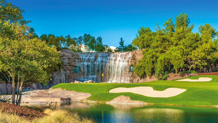 V. The Beauty of Desert Golf Courses: A Visual Delight