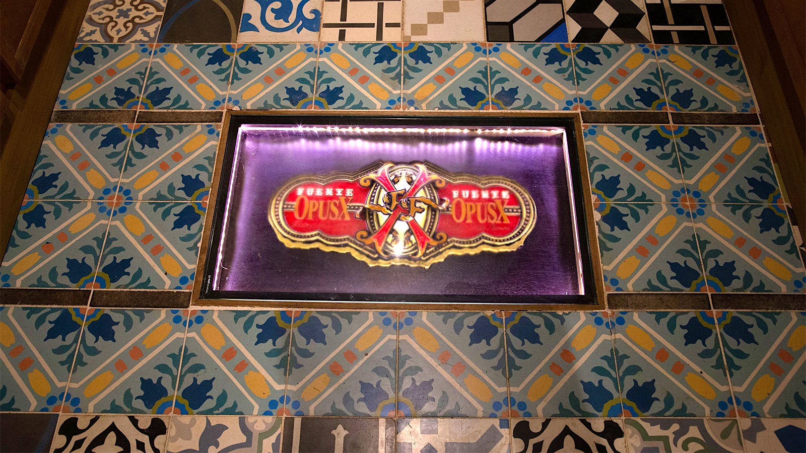 An enlarged replica of the famous OpusX band under plexiglass, lit up by LEDs, has been inlaid into the floor tile of the brand’s dedicated aging room.