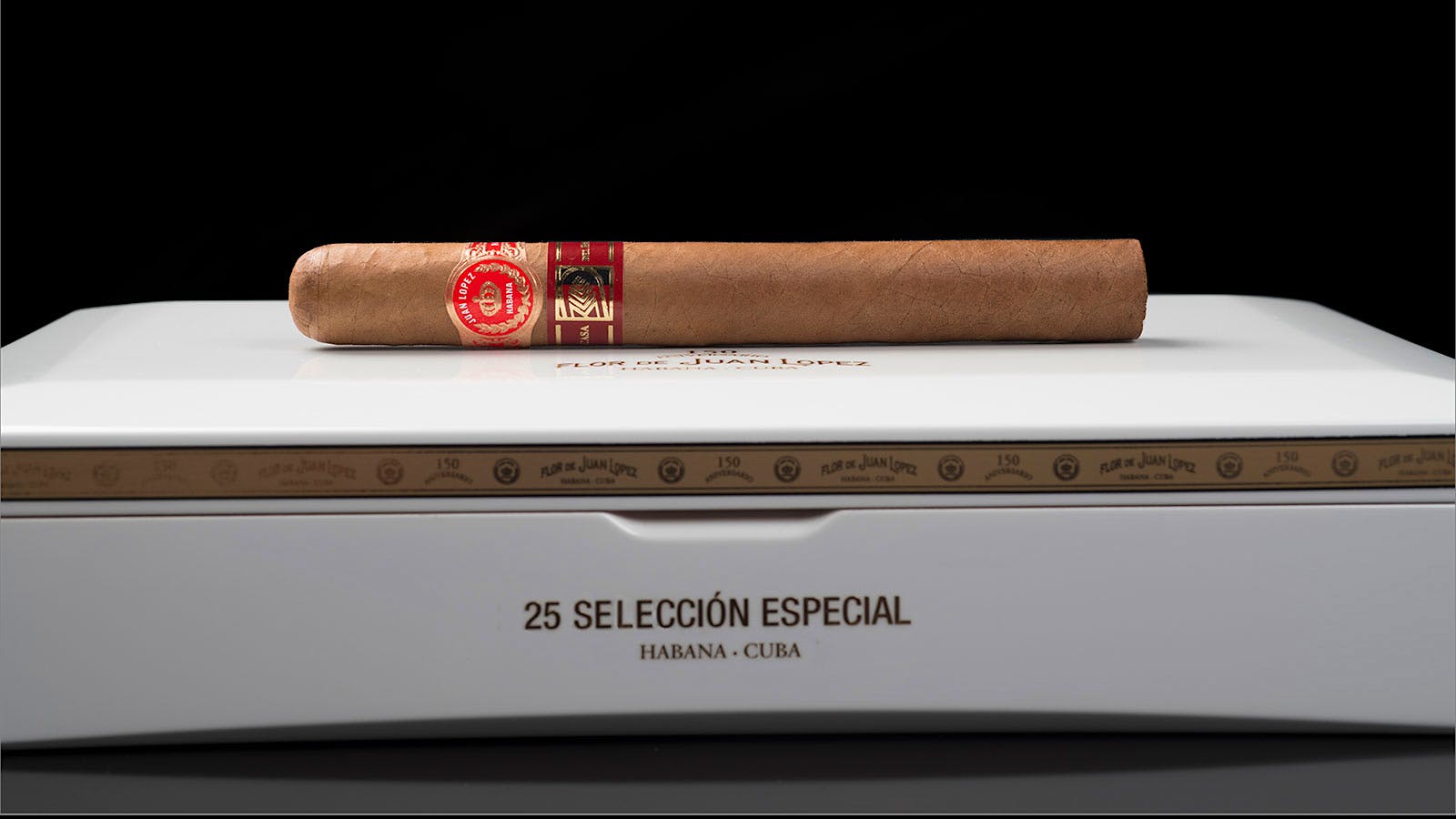 Juan Lopez Selección Especial measures 6 11/16 inches by 52 ring gauge and comes in 25-count boxes.