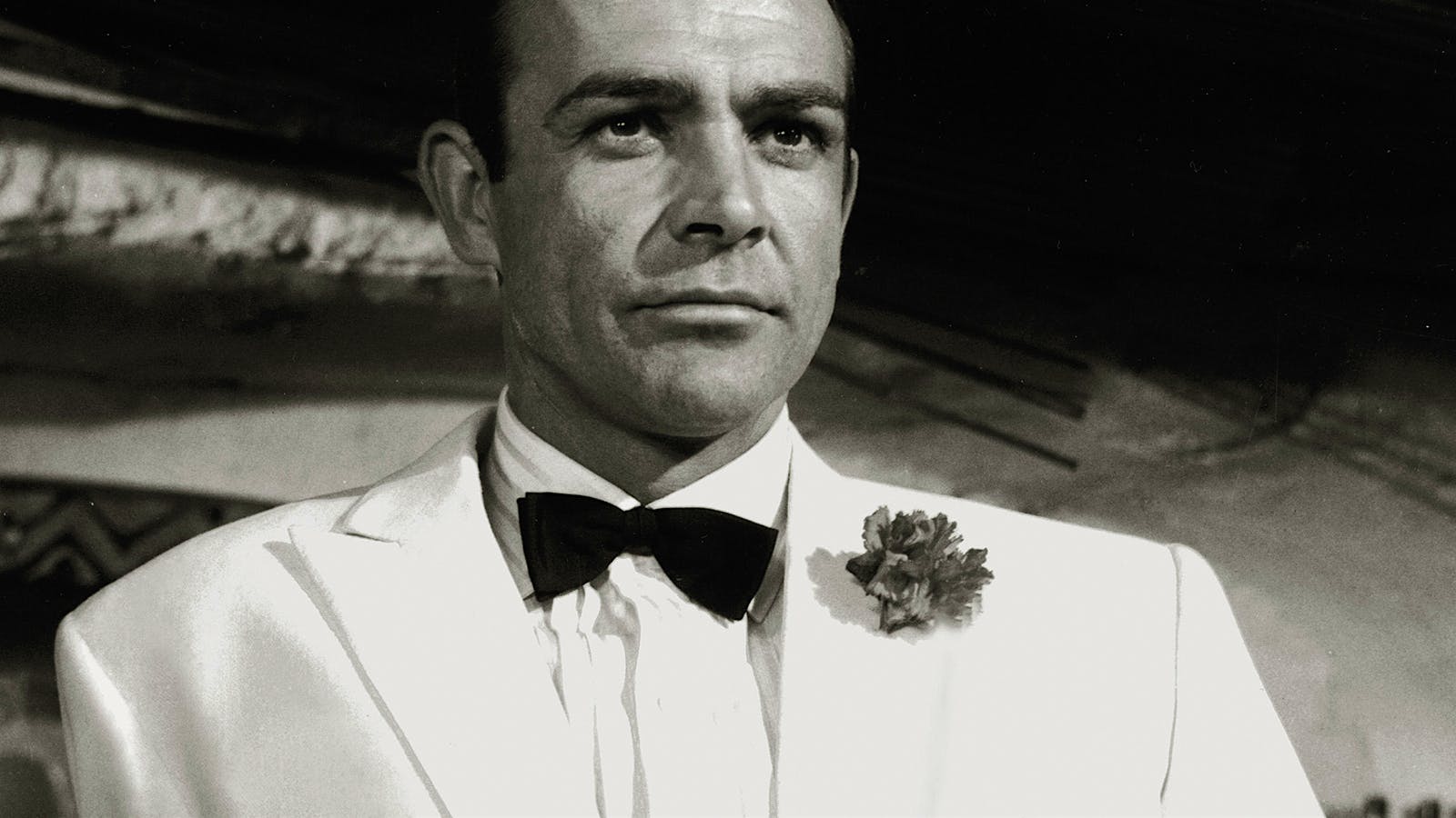 Goldfinger white hotsell dinner jacket