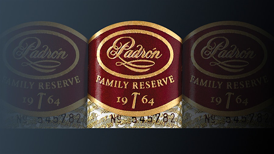 Padrón Expanding Family Reserve Line With 60 Ring Smoke