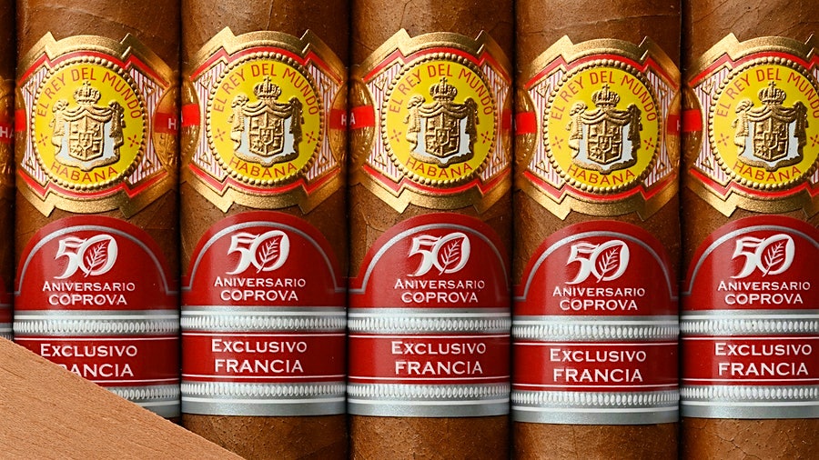 Immagini Stock - Parigi - Francia - 23 Marzo 2021: Sigaro Cubano Brown  Cohiba Isolato Su Grigio. Image 168577436