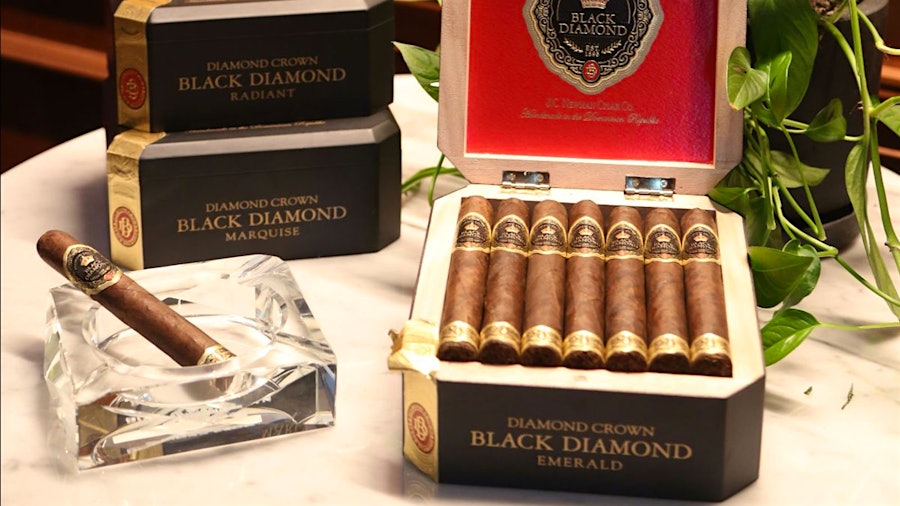Diamond Crown Black Diamond Has New Look And Stronger Blend