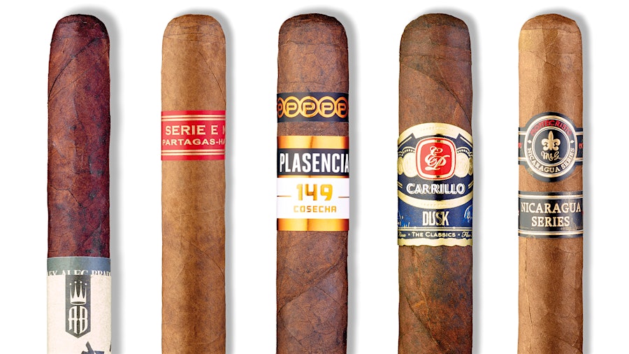 Twelve High-Scoring Cigars To Smoke This Labor Day Weekend