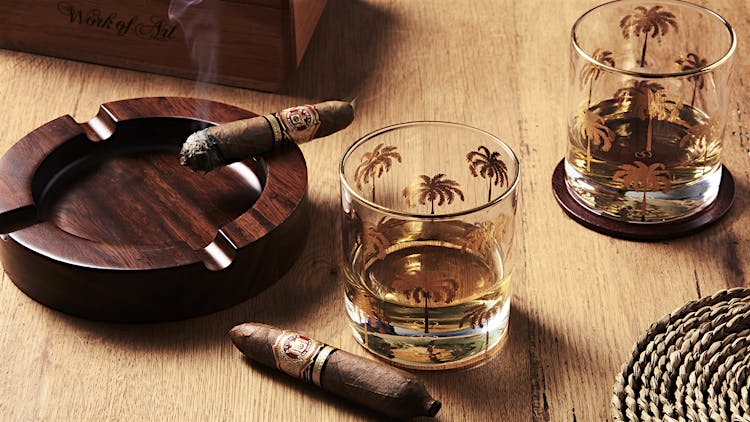 La Aurora Makes Holiday Shopping Easy with Cigar Samplers