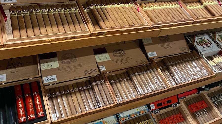 Breakwaters Cigar &amp; Whiskey Lounge