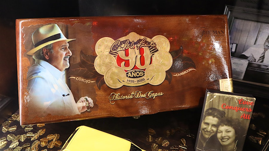 Don Carlos 90 Años