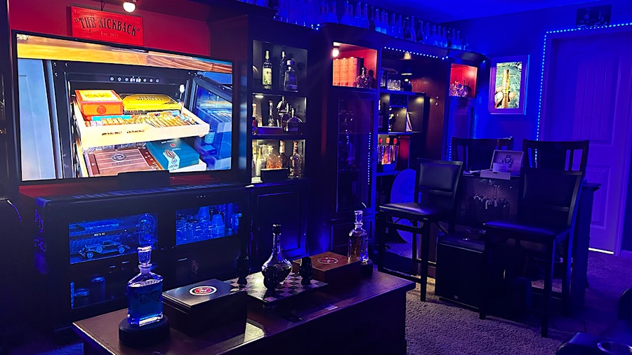 Dee Holloway Cigar Room