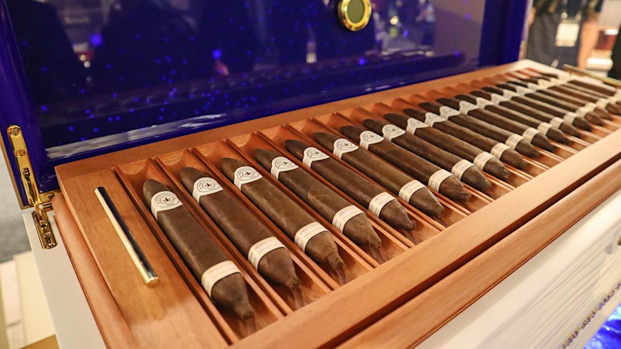 A Montecristo Humidor That Looks To The Night Sky | Cigar Aficionado