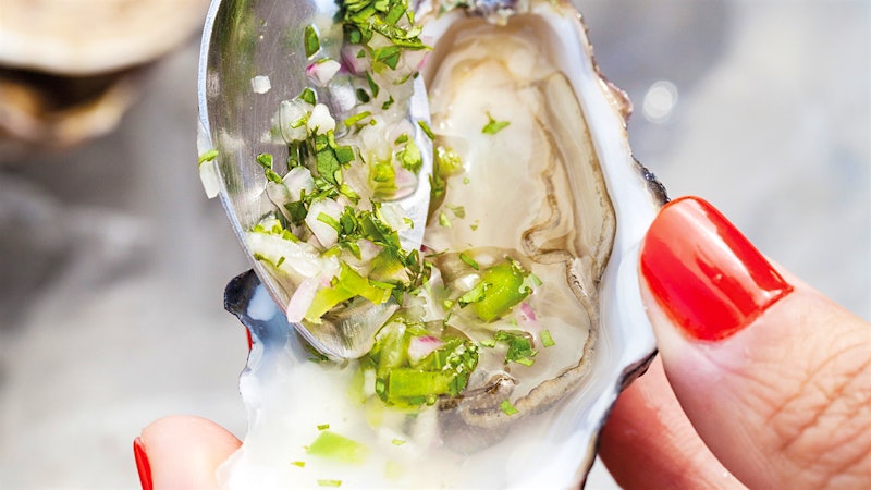 Dining Tip: Oysters With Jalapeño-Vinegar Sauce