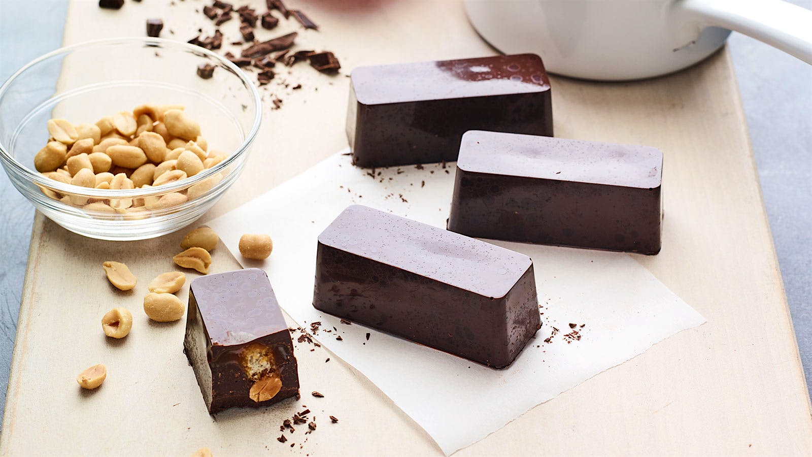 Dining Tip: DIY Chocolate Candy Bars for Easter