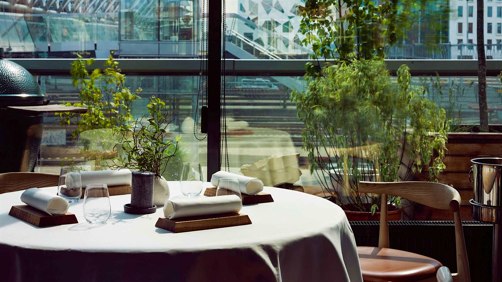 Maaemo dining room
