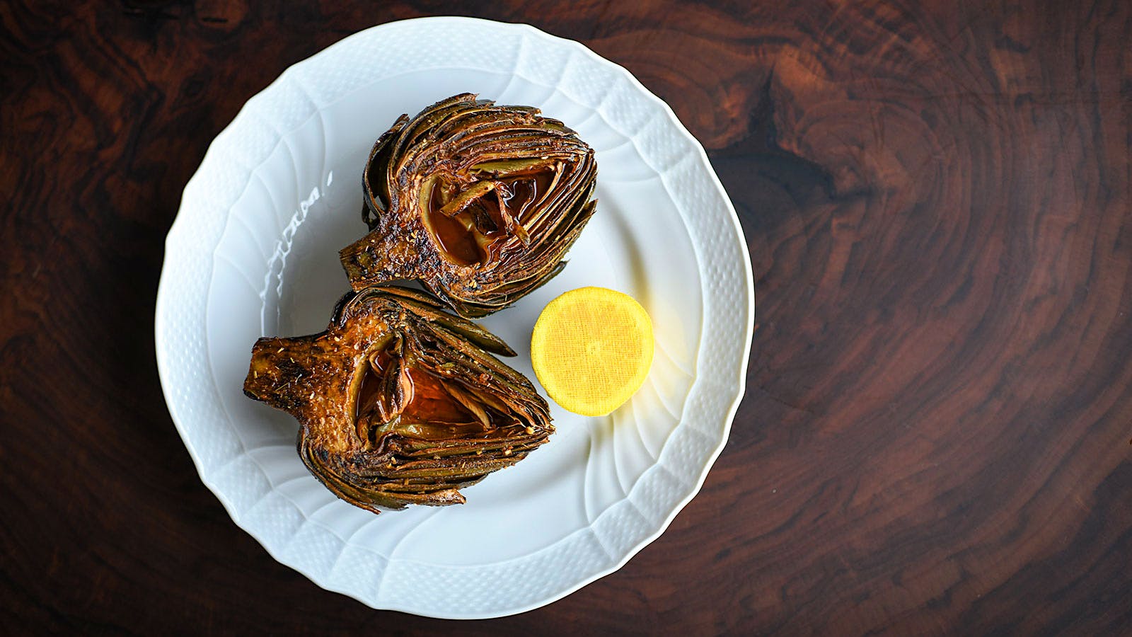 Steamed whole artichoke with thistle spices