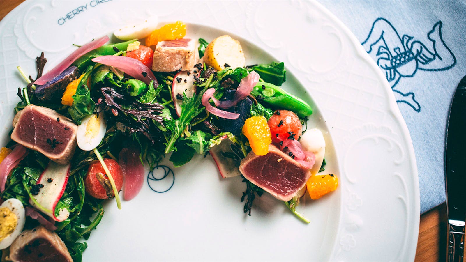 Salad with seared tuna at Cherry Circle Room