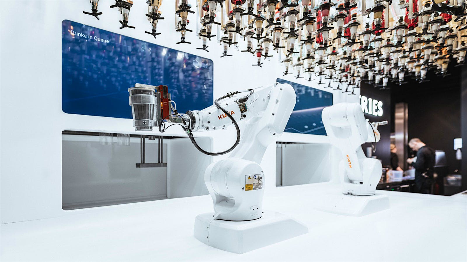 Robot Bartenders, Waiters Surge in Demand in Pandemic; One Memorizes 20,000 Cocktails
