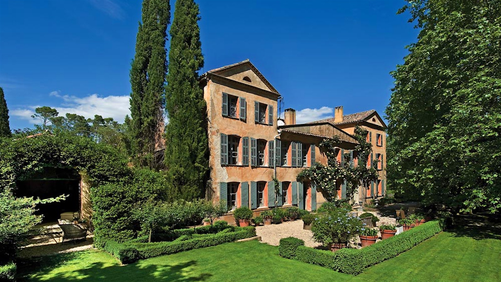George Clooney's newly bought wine estate in France disputed Un_canadel051821_1600