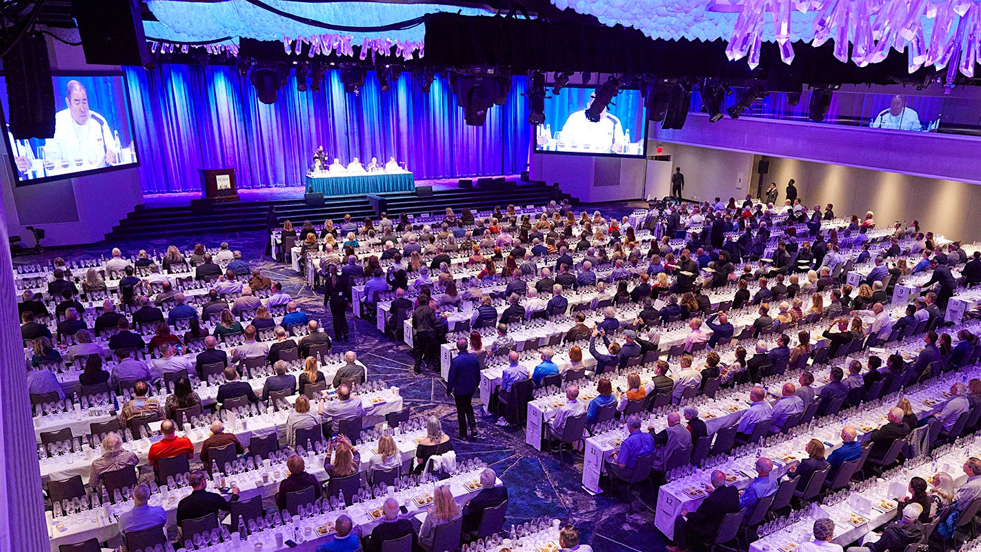  The Marriott Marquis ballroom full of attendees for the New York Wine Experience seminars. 