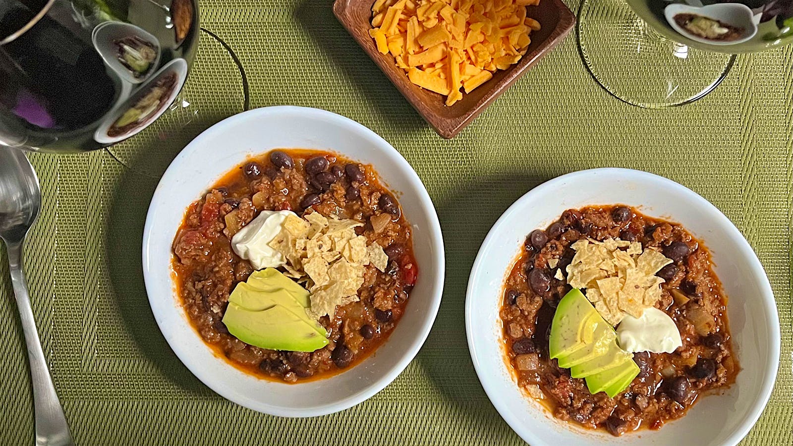 8 & $20: Weeknight Chili with a Rioja Blend