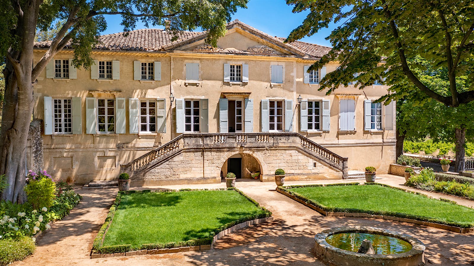 Exclusive: Northern Rhône's E. Guigal Expands in the South, Buying Tavel's Château d'Aquéria
