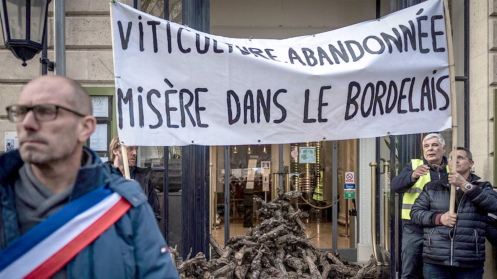 Protesting grapegrowers] 