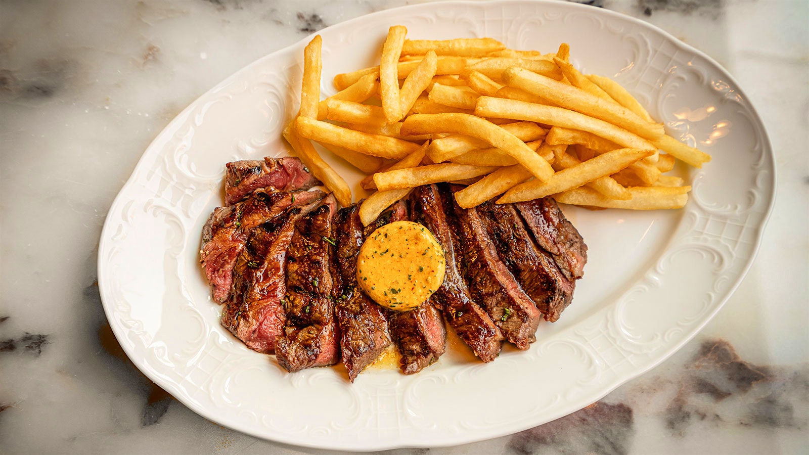  A plate of steak frites