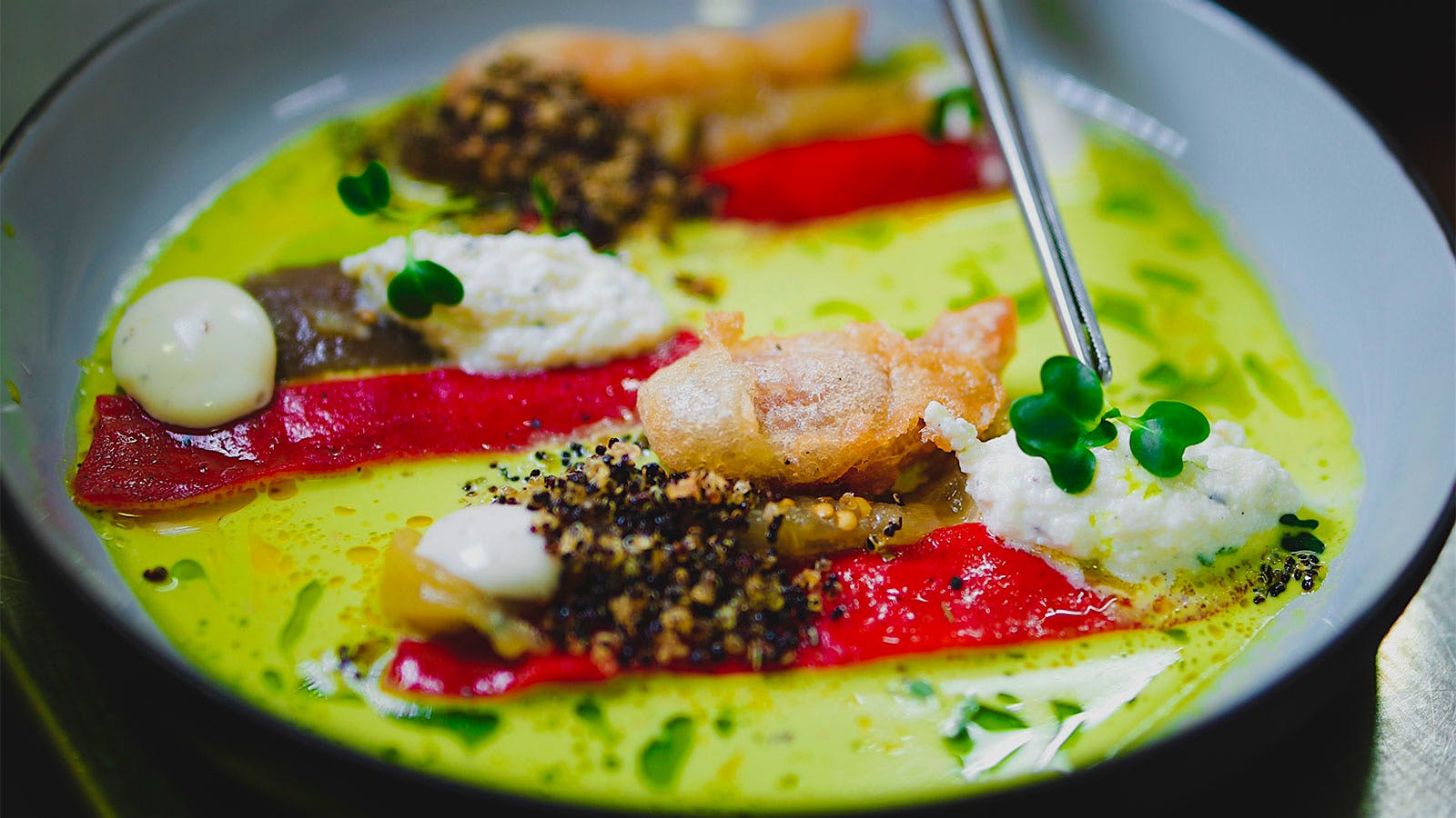  A cook plating a dish of vegetable tartare at Bocan&aacute;riz