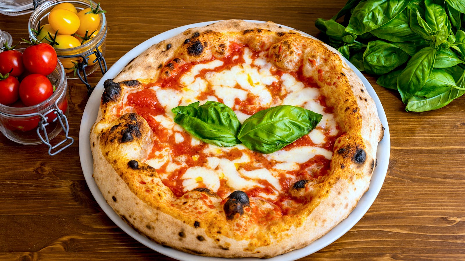 Our Expert Guide to Pairing Wine and Pizza