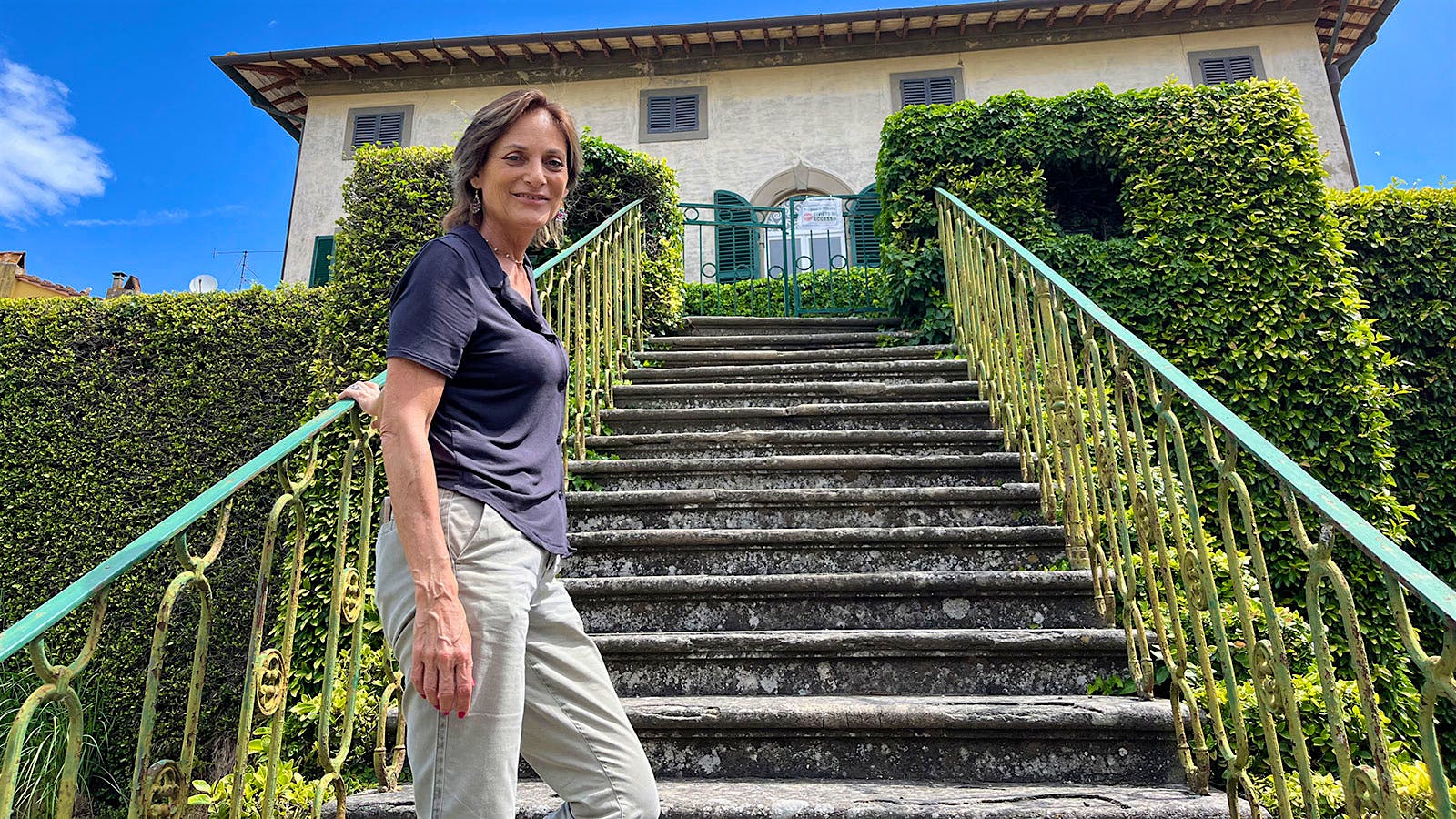 Tuscan vintner Ginevra Venerosi Pesciolini on the steps of Tenuta di Ghizzano's ancient villa