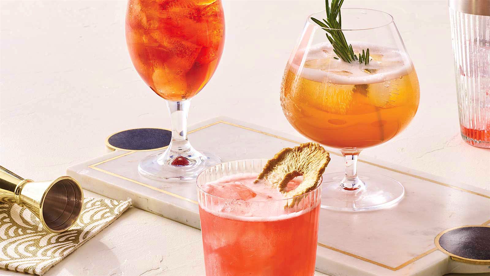  Three cocktails made with red aperitivi