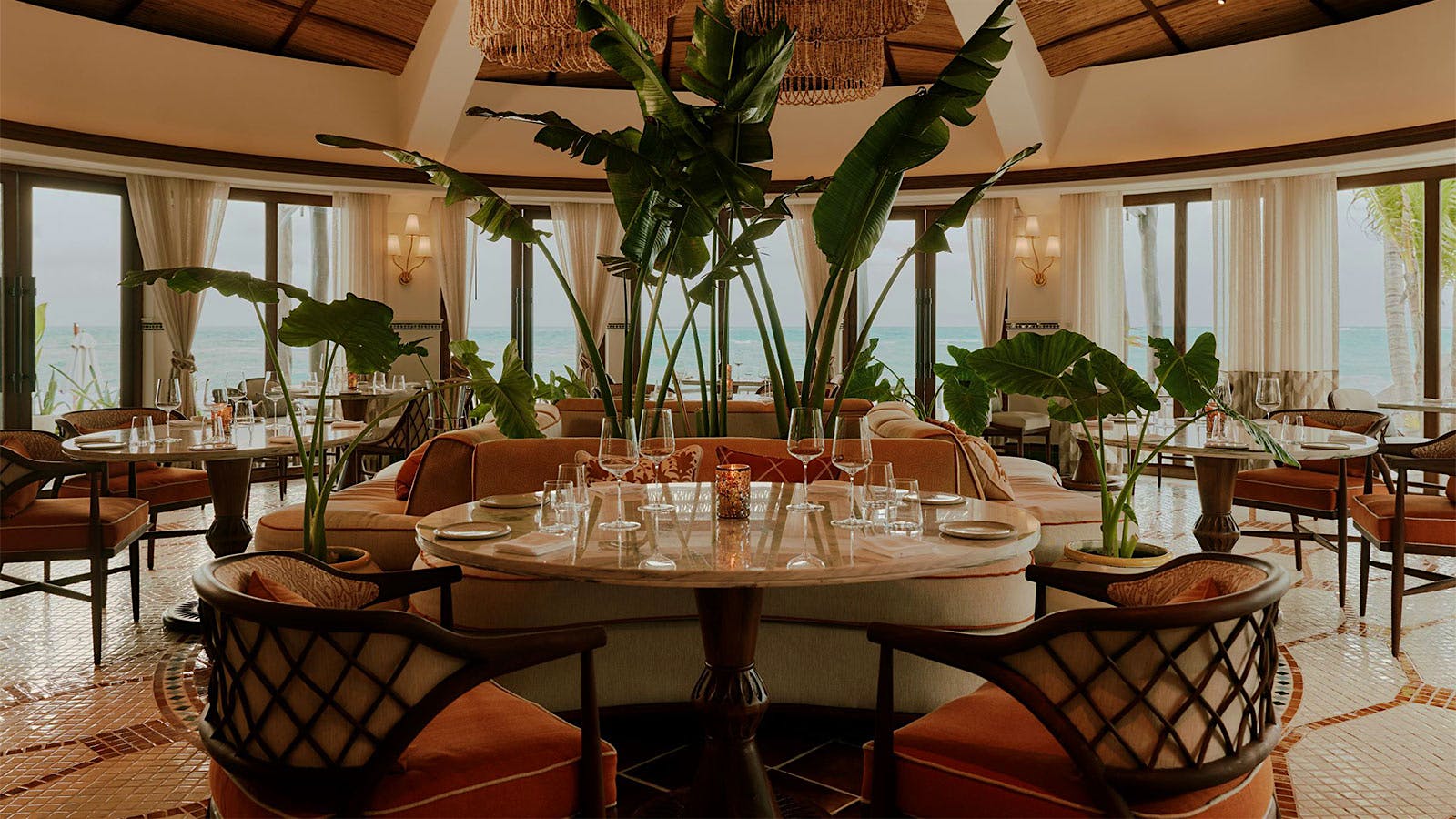 The dining room of Woodend Canc&uacute;n-Tulum