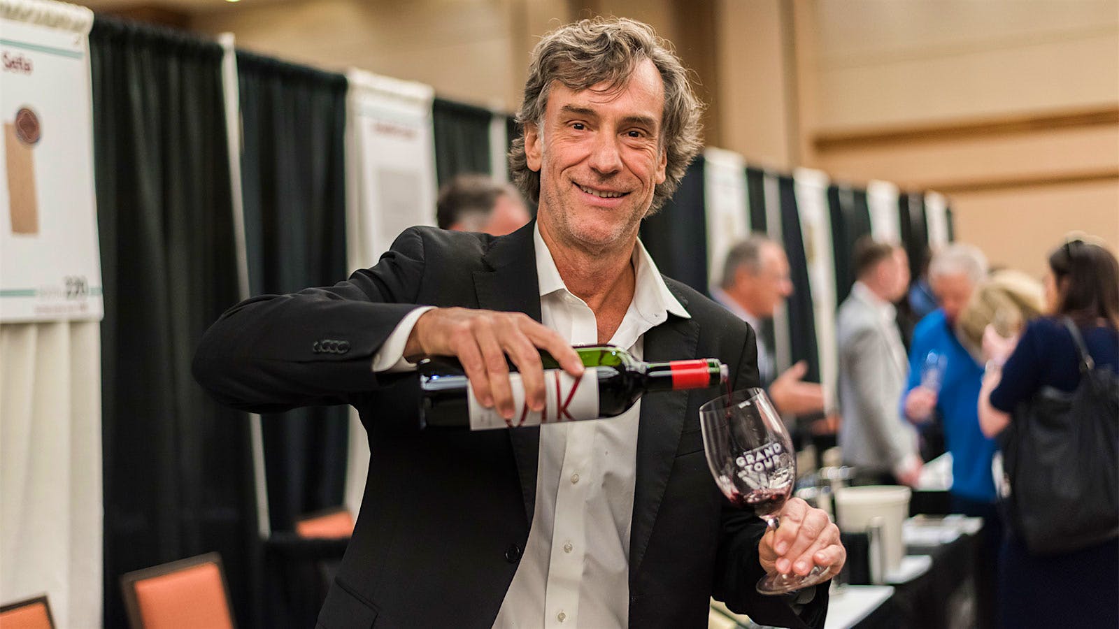  Cristian Vallejo, chief winemaker of Chilean winery VIK, was pouring his powerful Cabernet blend at the Sheraton Grand Chicago Riverwalk for the first night of the 2025 Wine Spectator Grand Tour.