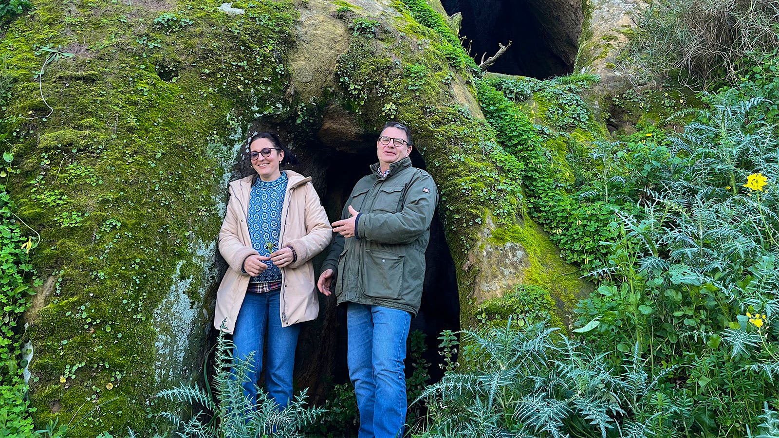 Melissa Muller and Fabio Sireci in front of a prehistoric cave dwelling in Sicily's interior