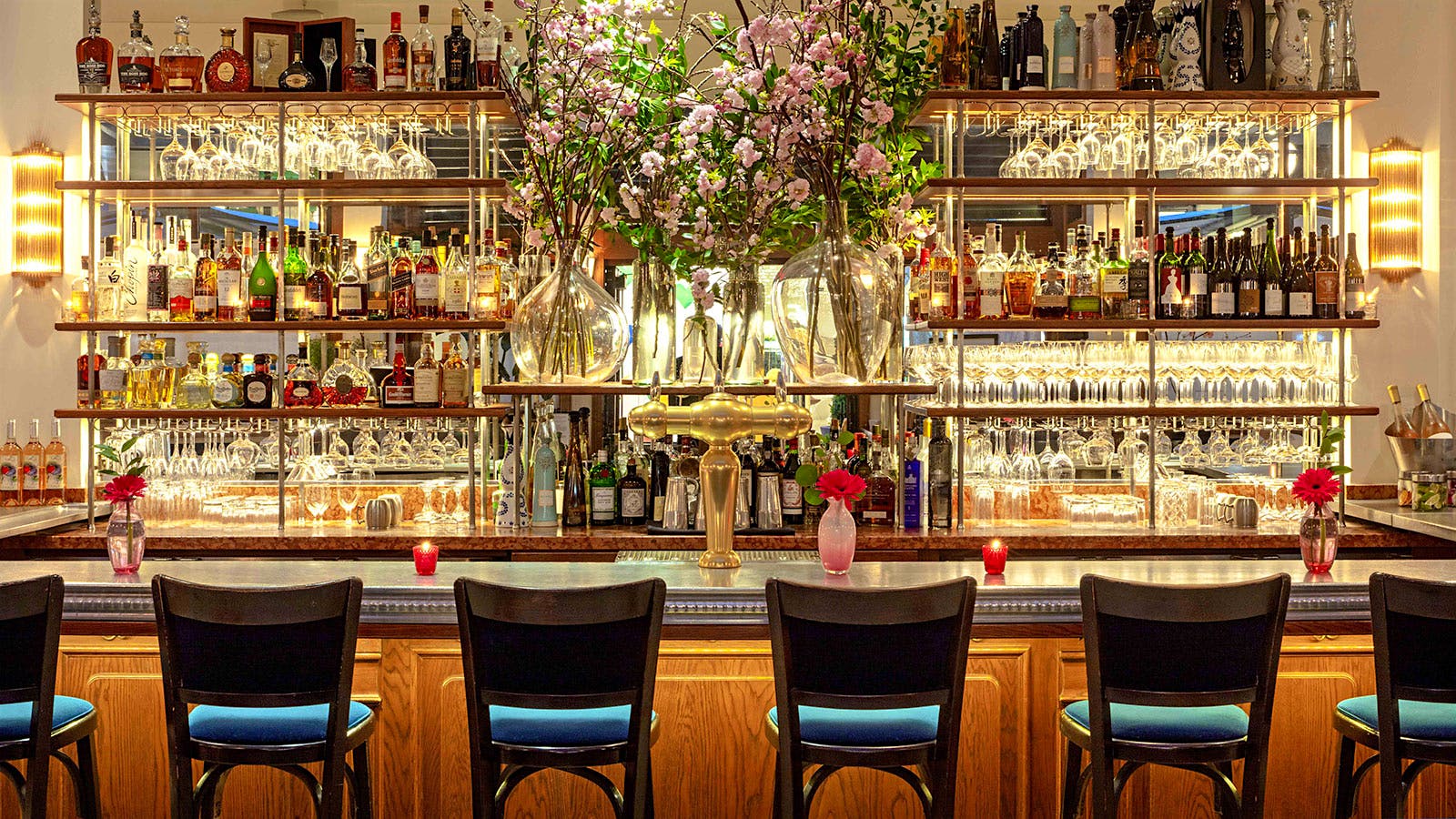  The bar at Le Bilboquet in Atlanta