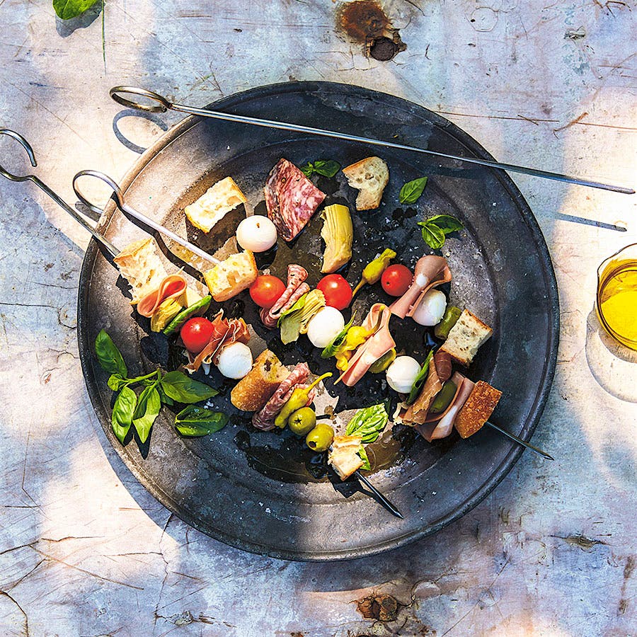 With these antipasto skewers, everyone gets a little bit of everything they would normally find in a cheese and charcuterie board or antipasti spread.