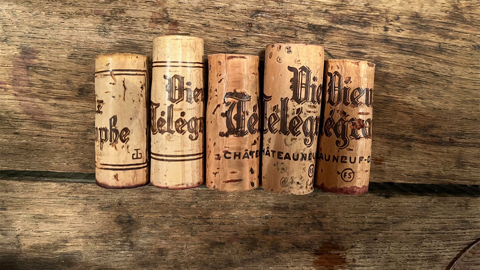  Corks from Vieux T&eacute;l&eacute;graphe wines.