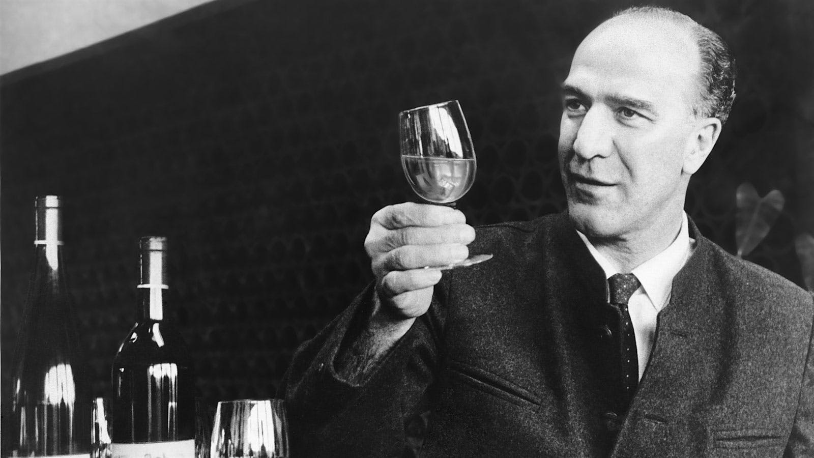 Robert Mondavi with glasses and bottles of wine. Photo credit: Courtesy of Mondavi