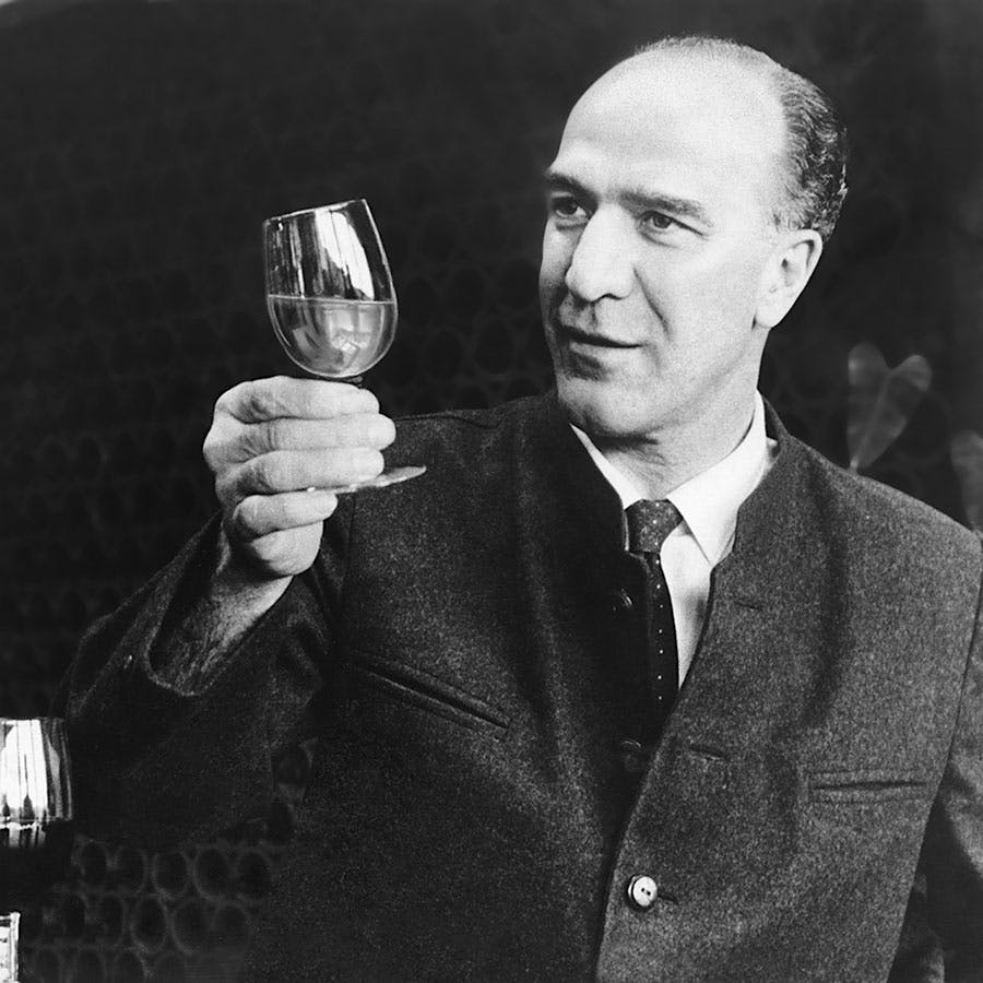 Robert Mondavi with glasses and bottles of wine. Photo credit: Courtesy of Mondavi