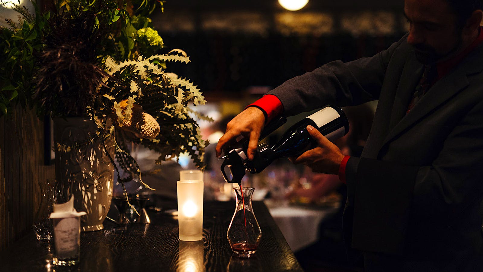  A sommelier opening a bottle of wine at Cole&rsquo;s Chop House