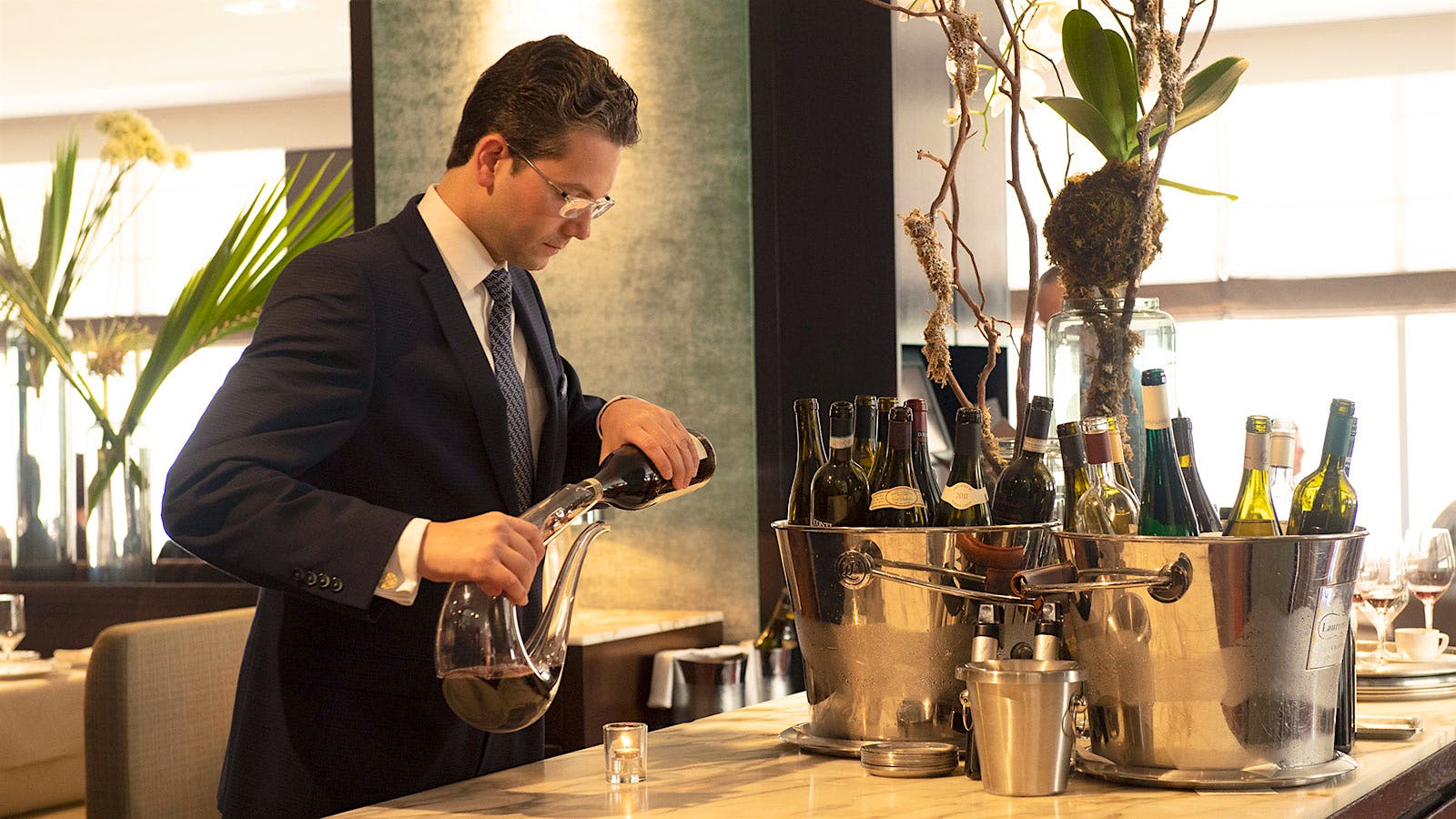 The dining room and bar room of the Modern 