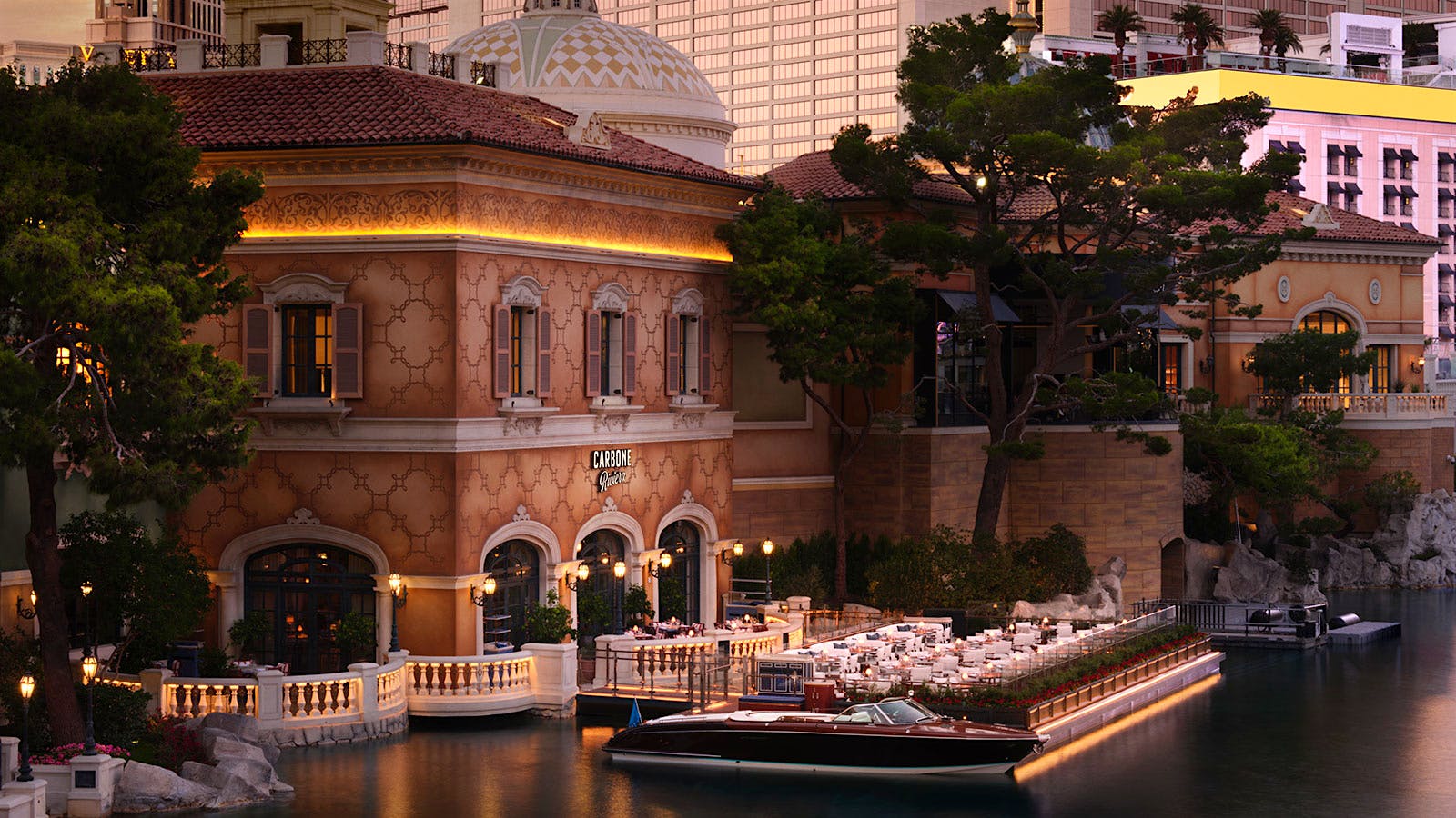 Carbone Riviera features a new yacht tour across the iconic Bellagio Fountains.