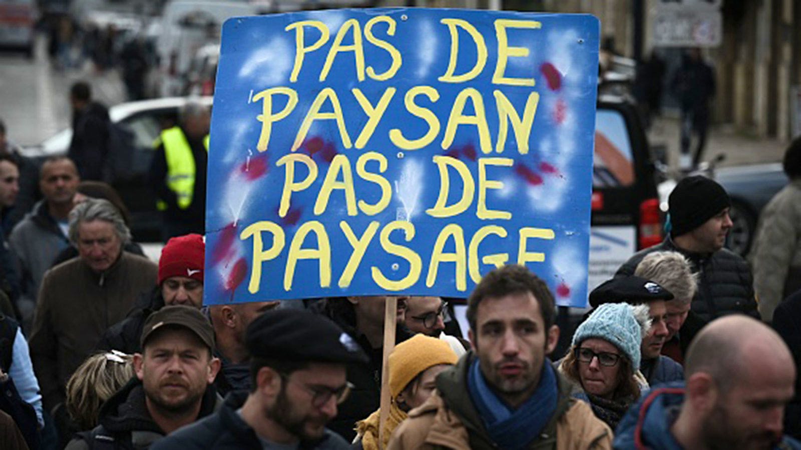  Protesters march in Bordeaux.] 
