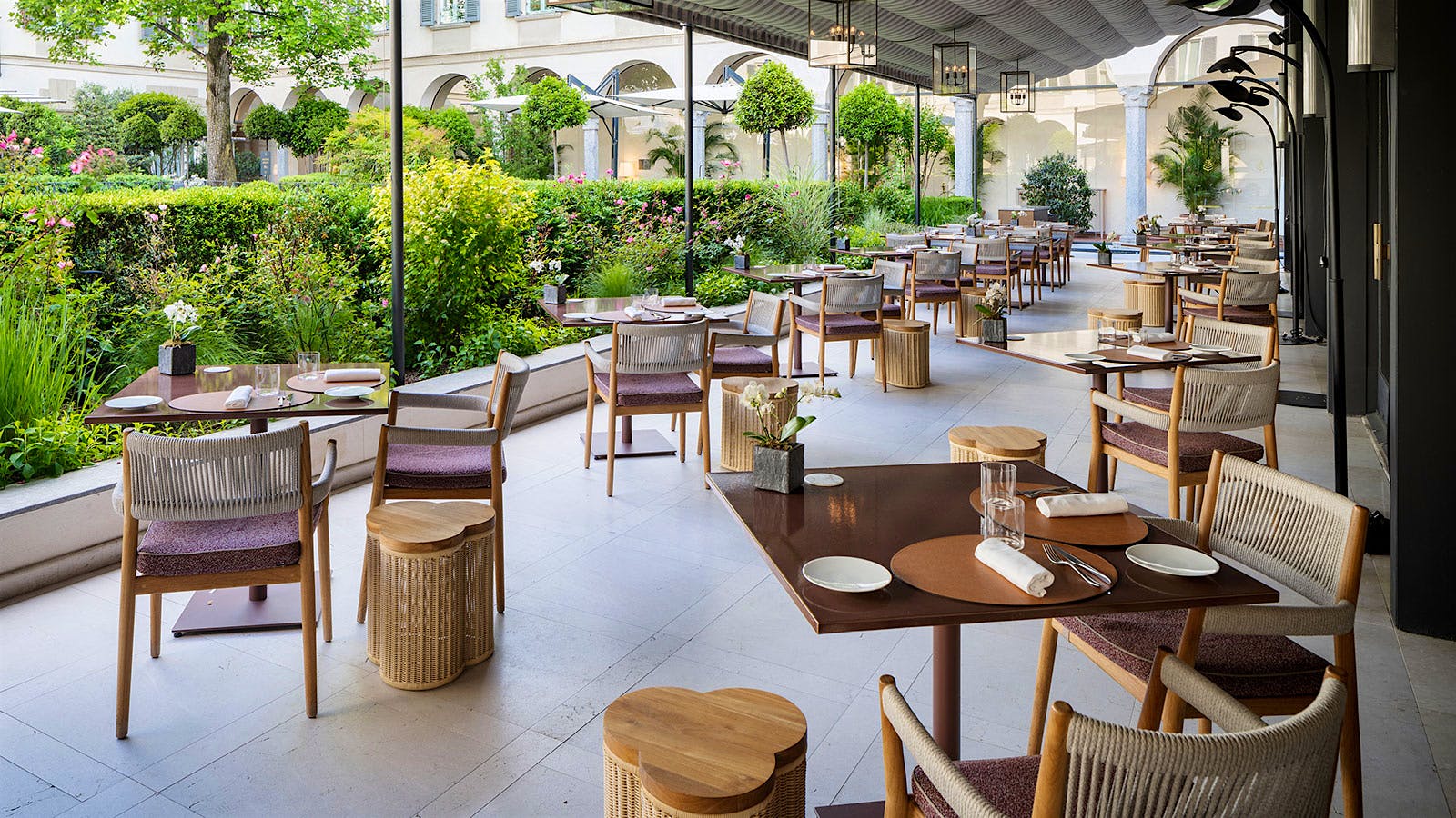  The patio of Zelo