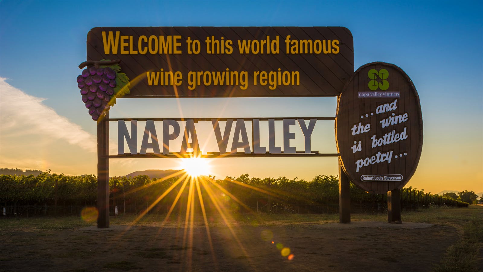 Napa Valley sign with sunset (Robert McClenahan)The Ultimate Travel Guide to Napa Valley