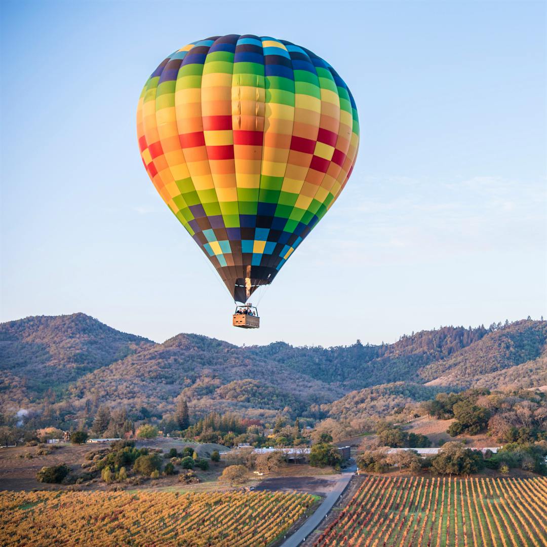 Napa Valley sign with sunset (Robert McClenahan)The Ultimate Travel Guide to Napa Valley