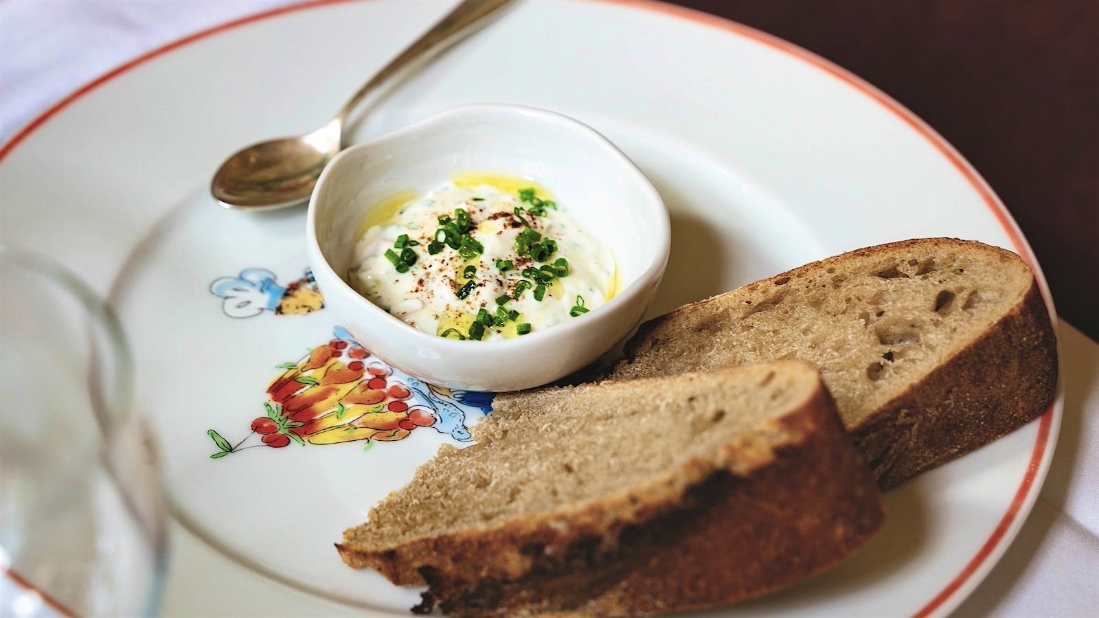 Cervelle de canut with crusty baguette